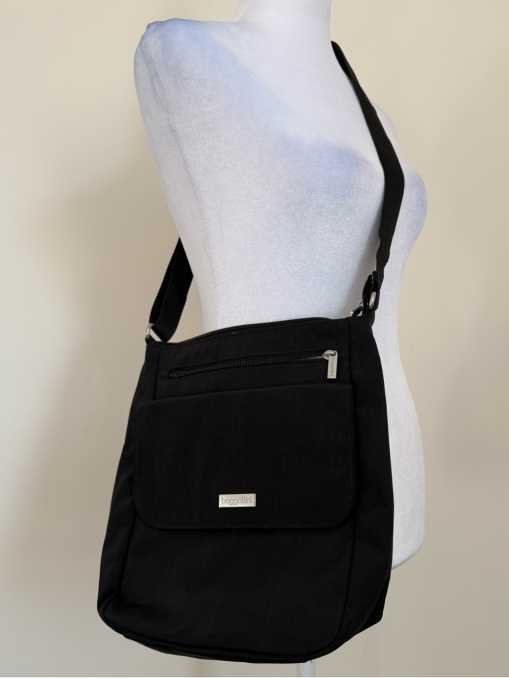 Baggallini Black Town Bagg Crossbody like new